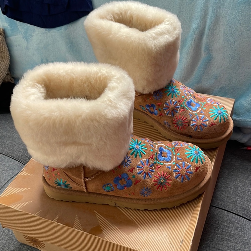 UGG embroidery mid length boots